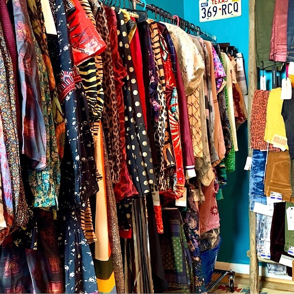 Like this Listing to Bookmark My Closet! - Picture 4 of 8